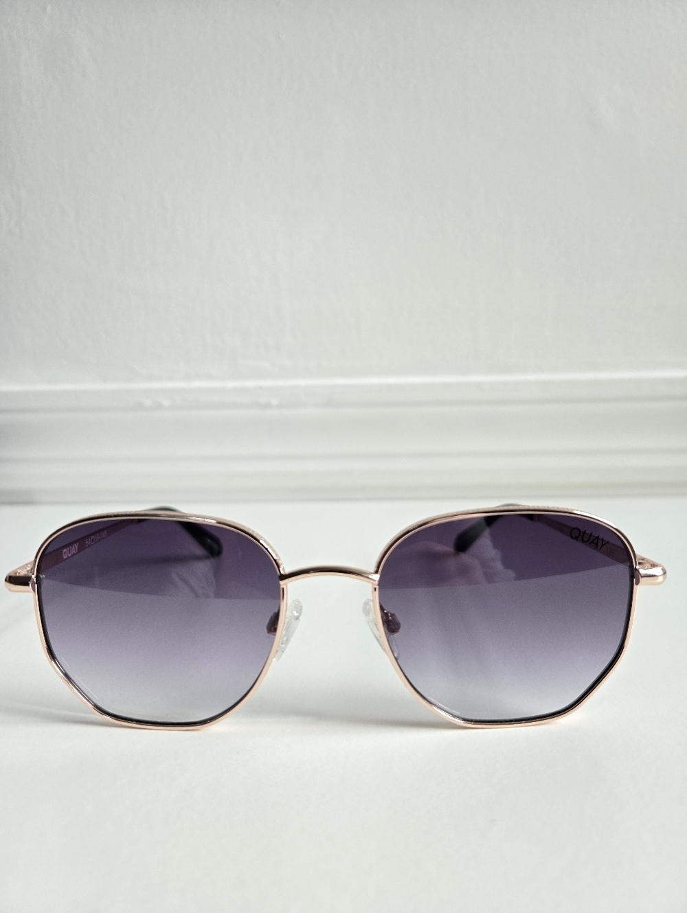 New Quay Australia Unisex Big Time Texture Gold Frame/Smoke Lens Sunglasses - Picture 9 of 14